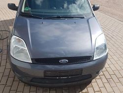 Grau Gebraucht 2003 Ford Fiesta Trend Limousine | 1.099 € (Fairer Preis)