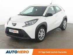 Weiß Gebraucht 2023 Toyota Aygo Play Kleinwagen | 15.090 € (Fairer Preis)