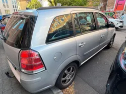Silber Gebraucht 2007 Opel Zafira Van / Kleinbus | 1.390 € (Fairer Preis)