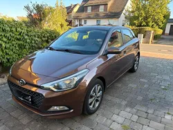 Braun Gebraucht 2015 Hyundai i20 YES! Silver Kleinwagen | 7.800 € (Fairer Preis)