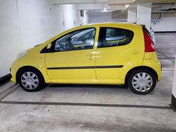 Gelb Gebraucht 2006 Peugeot 107 Kleinwagen | 1.800 € (Fairer Preis)