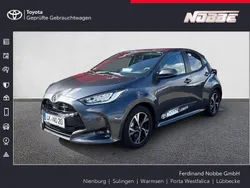 Grau Neu 2025 Toyota Yaris Hybrid Limousine | 27.490 €
