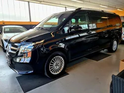 Obsidianschwarz metallic Gebraucht 2024 Mercedes V300 Sport Van / Kleinbus | 57.700 € (Guter Preis)