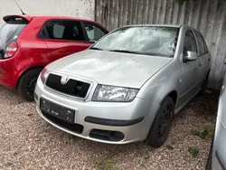 Silber Gebraucht 2005 Skoda Fabia Limousine | 999 € (Fairer Preis)