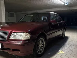Rot Gebraucht 1998 Mercedes C180 Classic Limousine | 2.800 € (Fairer Preis)