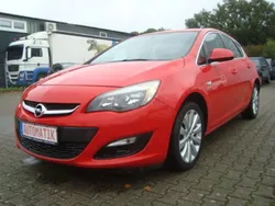 Rot Gebraucht 2013 Opel Astra Active Limousine | 9.450 € (Etwas zu teuer)