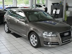 Grau Gebraucht 2013 Audi A3 Sportback Attraction Limousine | 9.900 € (Guter Preis)