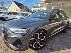Grau Gebraucht 2021 Audi e-tron S-Line SUV | 33.990 € (Fairer Preis)