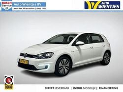 Weiß Gebraucht 2016 VW Golf Comfortline Limousine | 8.449 €