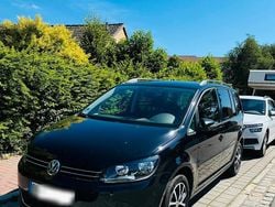 Schwarz Gebraucht 2012 VW Touran Van / Kleinbus | 6.900 € (Fairer Preis)