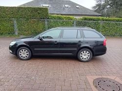 Schwarz Gebraucht 2012 Skoda Octavia Kombi | 4.700 € (Superpreis)