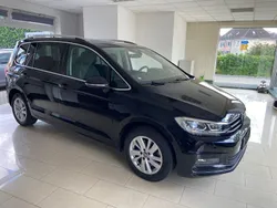 Schwarz Gebraucht 2023 VW Touran Highline Van / Kleinbus | 31.700 € (Guter Preis)