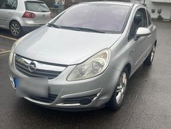 Grau Gebraucht 2006 Opel Corsa Kleinwagen | 1.300 € (Etwas zu teuer)