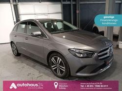 Grau Gebraucht 2022 Mercedes B220 Progressive Van / Kleinbus | 27.880 € (Guter Preis)