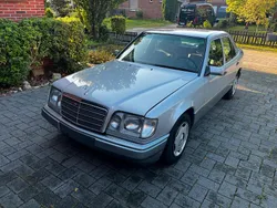 Silber Gebraucht 1993 Mercedes E250 Limousine | 17.500 €