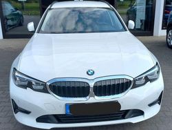 Weiß Gebraucht 2020 BMW 320 Advantage Kombi | 23.500 € (Guter Preis)