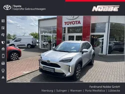 Shimmering silver metallic (metallic) Gebraucht 2023 Toyota Yaris Hybrid Team SUV | 25.990 € (Fairer Preis)