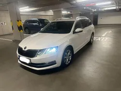 Weiß Gebraucht 2019 Skoda Octavia G-TEC Style Kombi | 9.400 € (Teuer)