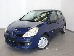 Blau Gebraucht 2006 Renault Clio II Expression Limousine | 2.890 € (Etwas zu teuer)