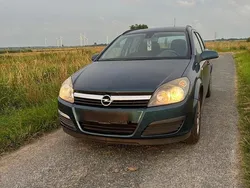 Grün Gebraucht 2007 Opel Astra Kombi | 2.800 € (Etwas zu teuer)