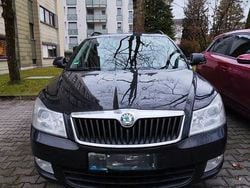 Schwarz Gebraucht 2011 Skoda Octavia Ambiente Kombi | 5.995 € (Guter Preis)