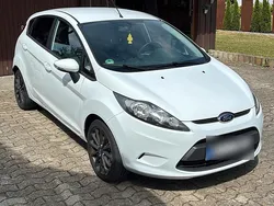 Weiß Gebraucht 2012 Ford Fiesta Kleinwagen | 4.200 € (Fairer Preis)