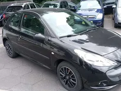 Schwarz Gebraucht 2010 Peugeot 206 Limousine | 3.390 € (Teuer)
