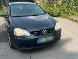Schwarz Gebraucht 2005 VW Golf V Kleinwagen | 750 € (Superpreis)