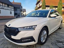 Weiß Gebraucht 2022 Skoda Octavia Ambition Kombi | 21.900 € (Guter Preis)