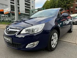Blau Gebraucht 2011 Opel Astra Design Edition Kombi | 8.450 € (Teuer)