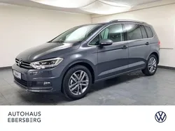 Delfingrau metallic Gebraucht 2024 VW Touran Highline Van / Kleinbus | 39.820 € (Etwas zu teuer)