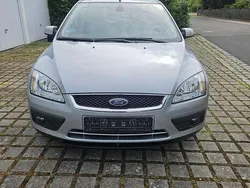 Grau Gebraucht 2005 Ford Focus Trend Limousine | 3.500 € (Fairer Preis)