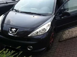 Schwarz Gebraucht 2008 Peugeot 207 Filou Limousine | 800 € (Superpreis)