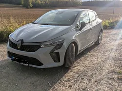 Grau Gebraucht 2023 Renault Clio V Evolution Kleinwagen | 15.800 € (Etwas zu teuer)