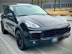 Schwarz Gebraucht 2016 Porsche Cayenne S Chrono SUV | 32.900 €