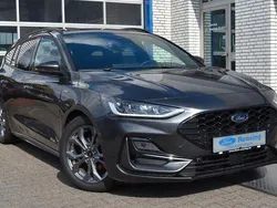 Grau Gebraucht 2025 Ford Focus ST-Line X Limousine | 28.485 € (Etwas zu teuer)