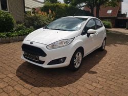 Weiß Gebraucht 2017 Ford Fiesta Celebration Kleinwagen | 6.999 € (Guter Preis)