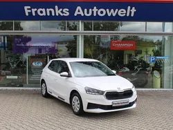 Weiß Gebraucht 2022 Skoda Fabia Active Limousine | 10.900 € (Guter Preis)