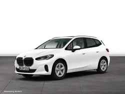 Mineralweiß metallic Gebraucht 2024 BMW 218 Active Tourer Luxury Line Van / Kleinbus | 31.804 € (Guter Preis)
