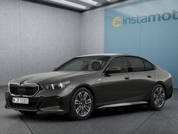 Grau Neu 2025 BMW 220 Limousine | 69.099 €