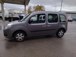 Braun Gebraucht 2015 Renault Kangoo Happy Family Van / Kleinbus | 5.900 € (Superpreis)