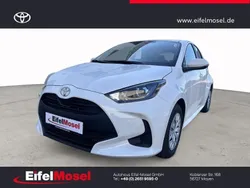 Weiß Neu 2025 Toyota Yaris Hybrid Business Edition Limousine | 24.590 € (Fairer Preis)