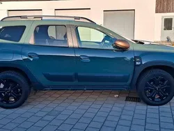 Grün Gebraucht 2024 Dacia Duster Extreme SUV | 25.499 € (Fairer Preis)