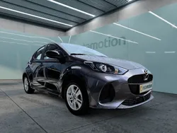 Grau Neu 2024 Mazda 2 Center-Line Limousine | 23.490 € (Fairer Preis)