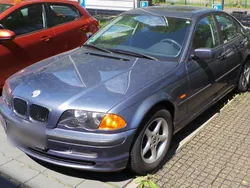 Blau Gebraucht 1998 BMW 318 Limousine | 1.200 €