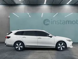Weiß Gebraucht 2025 VW Passat Business Kombi | 41.990 € (Superpreis)