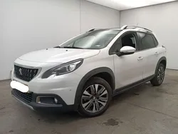 Lack weiss perlglänzend/metallic Gebraucht 2019 Peugeot 2008 Allure SUV | 12.450 € (Guter Preis)