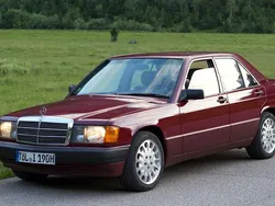 Rot Gebraucht 1989 Mercedes 190 Limousine | 8.490 €