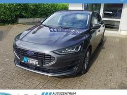 Grau Gebraucht 2023 Ford Focus Titanium Limousine | 23.477 € (Fairer Preis)