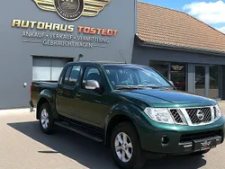 Grün Gebraucht 2013 Nissan Navara Abholung | 17.790 € (Teuer)